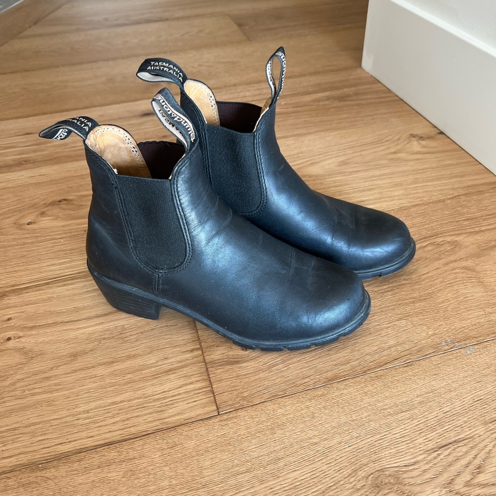 Blundstone black boots